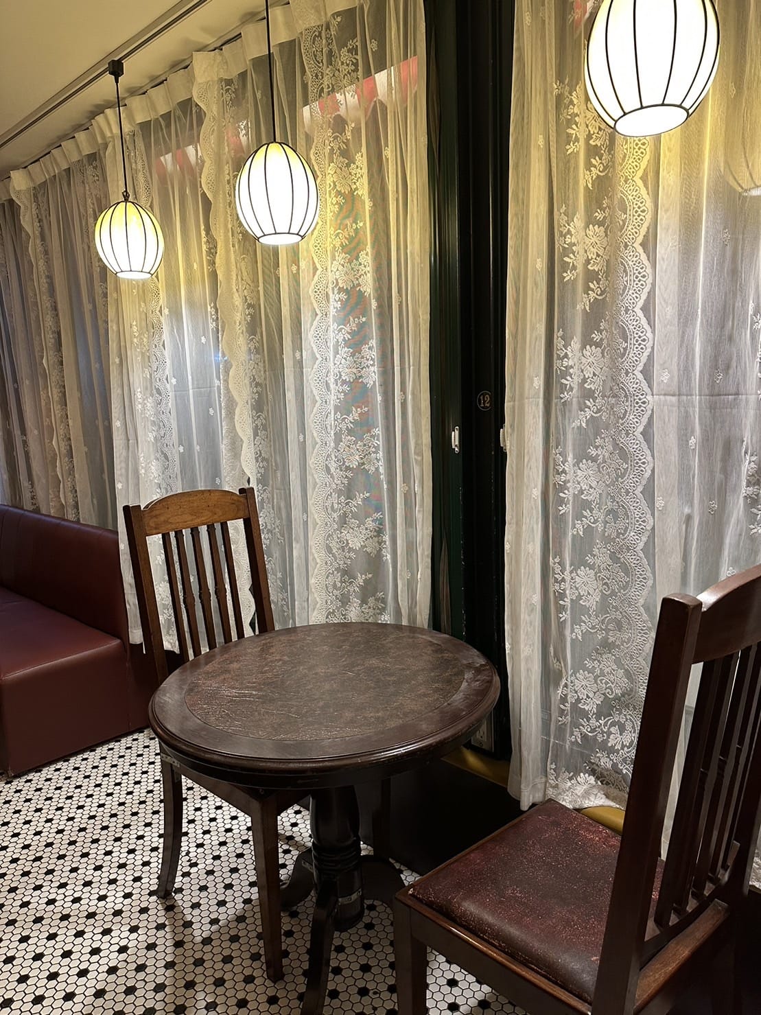 台北探店報告 復古味濃濃的喫茶店│炭波波 喫茶店 🌸 台北探店報告 復古味濃濃的喫茶店│炭波波 喫茶店 🌸