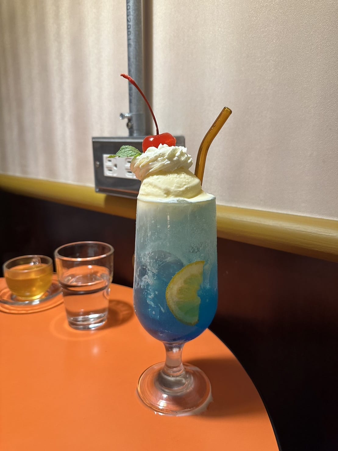 台北探店報告 復古味濃濃的喫茶店│炭波波 喫茶店 🌸 台北探店報告 復古味濃濃的喫茶店│炭波波 喫茶店 🌸