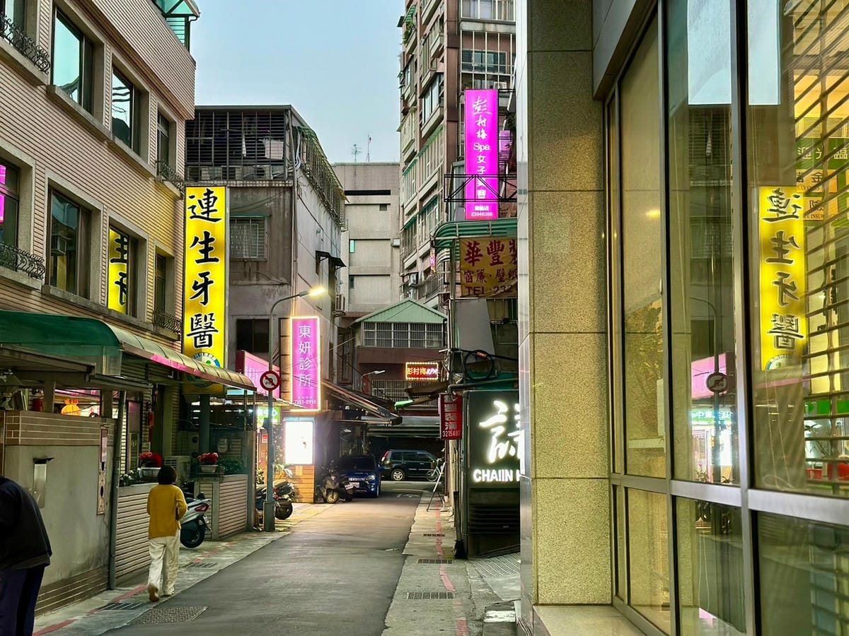 關於微整形功課，喬雅登VOLBELLA玻尿酸淚溝施打推薦！不