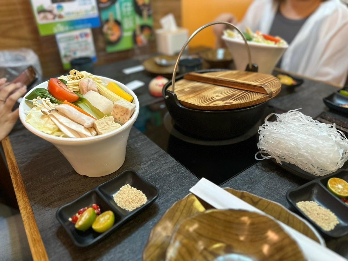 炎炎夏日北投椰子雞火鍋｜雞椰爺 椰子雞鍋物料理