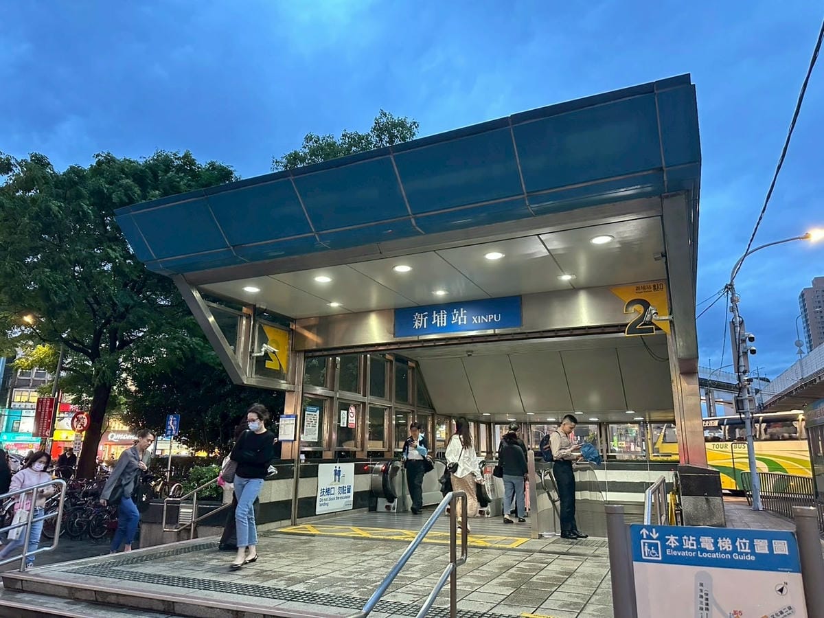 AZONE髮廊 | 新月殿 — 金箔護髮超保濕體驗 板橋剪髮