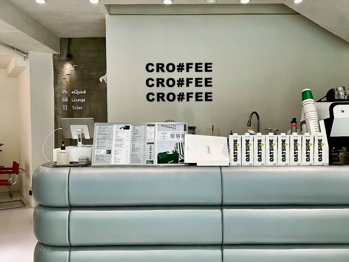 忠孝敦化站美食｜CRO#FEE 咖啡井：可頌鬆餅脆到有聲！韓系奶油風×寵物友善，帶毛孩也能拍寫真