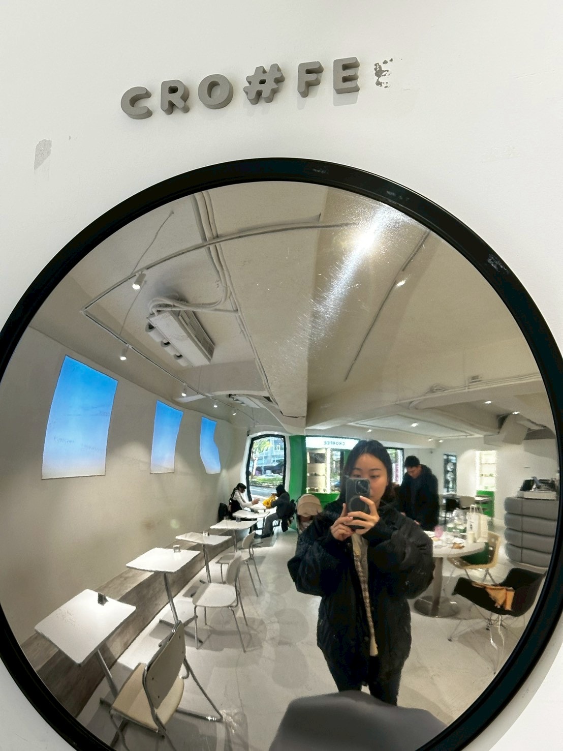 忠孝敦化站美食｜CRO#FEE 咖啡井：可頌鬆餅脆到有聲！韓系奶油風×寵物友善，帶毛孩也能拍寫真
