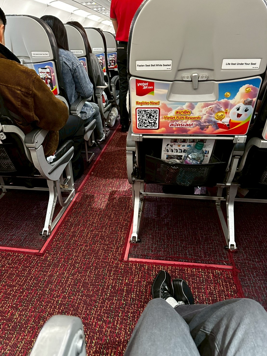 長途旅行必備好物分享｜Travel Blue旅行枕實測：收得進包、靠著不滑，長途飛行終於能睡