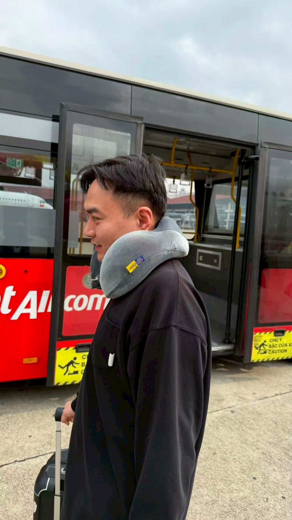 長途旅行必備好物分享｜Travel Blue旅行枕實測：收得進包、靠著不滑，長途飛行終於能睡