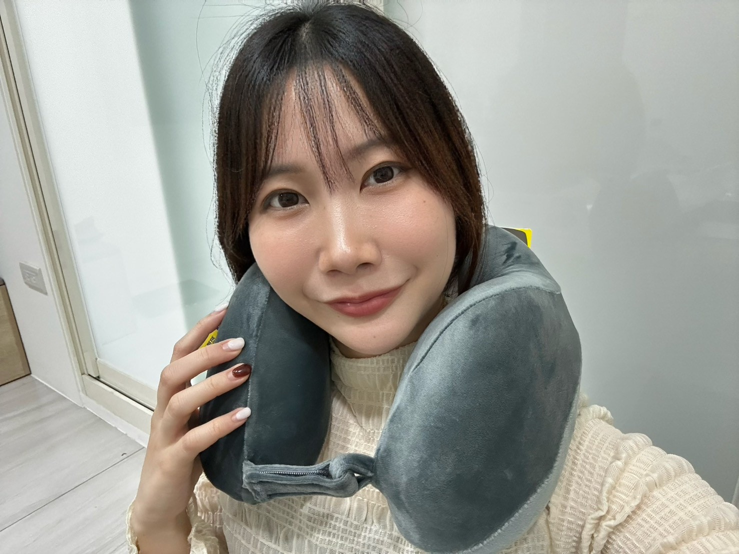 長途旅行必備好物分享｜Travel Blue旅行枕實測：收得進包、靠著不滑，長途飛行終於能睡