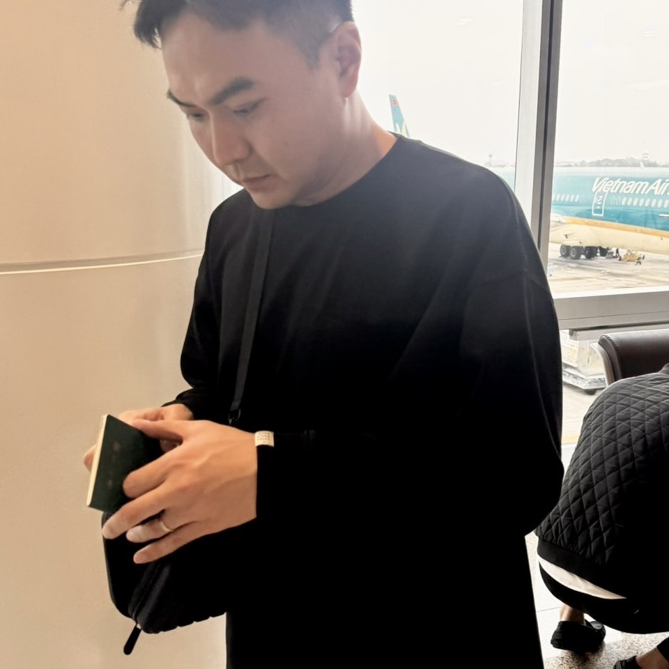 長途旅行必備好物分享｜Travel Blue旅行枕實測：收得進包、靠著不滑，長途飛行終於能睡