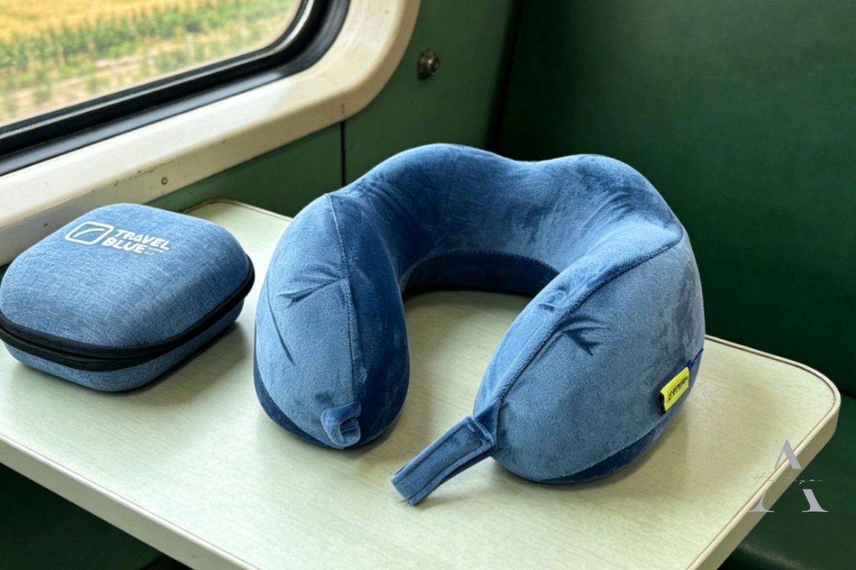 出國搭飛機怎麼睡比較舒服？旅行頸枕挑選重點：Travel Blue寧靜頸枕