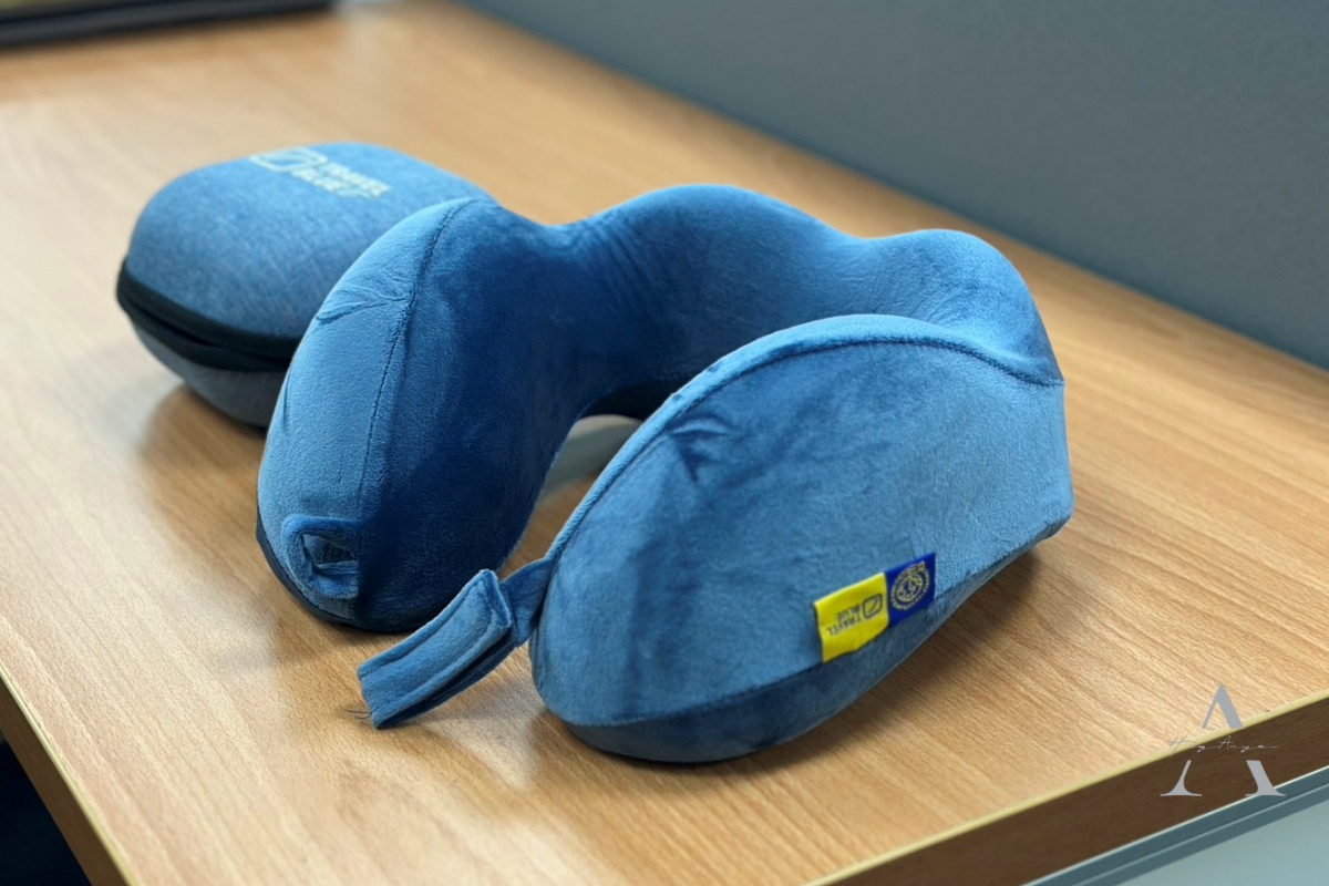 出國搭飛機怎麼睡比較舒服？旅行頸枕挑選重點：Travel Blue寧靜頸枕